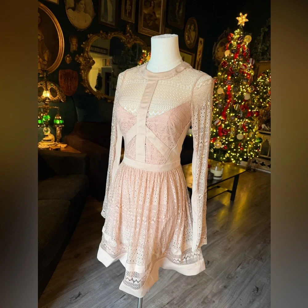 Bebe Dress – Women’s 0 – Light Pink Lace Block Y2K Vintage –Long Sleeve – Lined - Picture 10 of 12